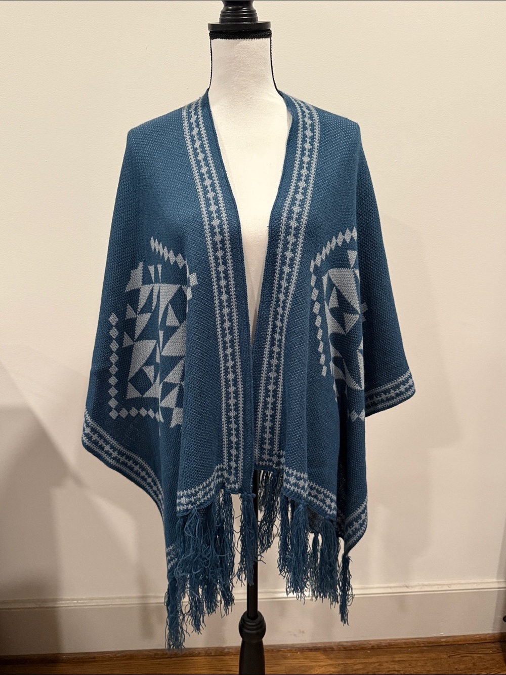 Jessica Simpson Blue Geometric 100% Acrylic Fringe Poncho - One Size